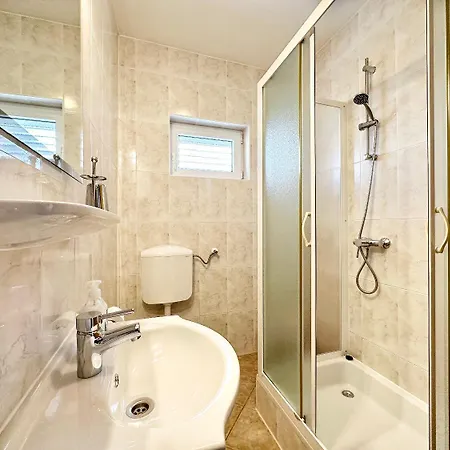 Apartment Mari - 150 M From Sea Trogir