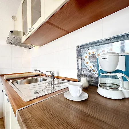 Mari - 150 M From Sea Apartment *