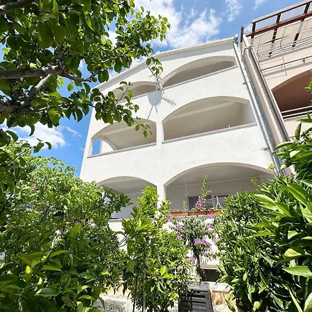 Apartment Mari - 150 M From Sea Trogir