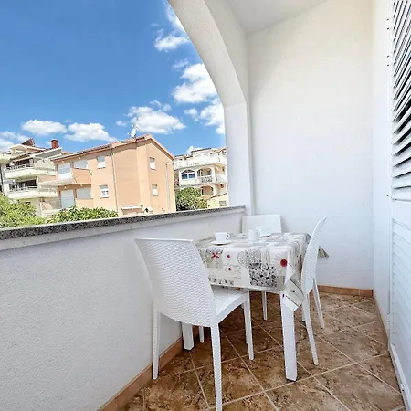 Mari - 150 M From Sea Apartment *